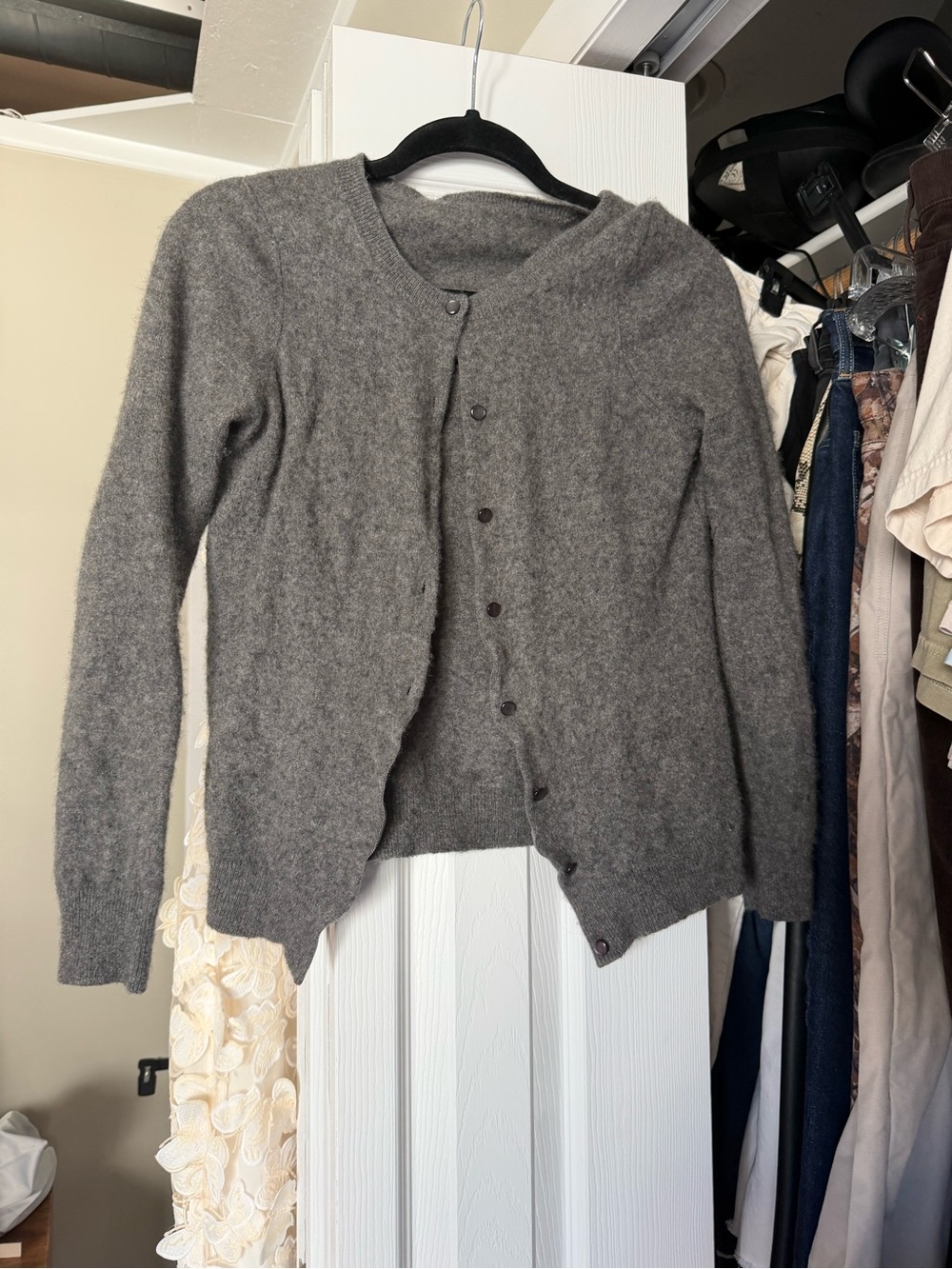 Gray Women’s Knit 100% Cashmere Cardigan